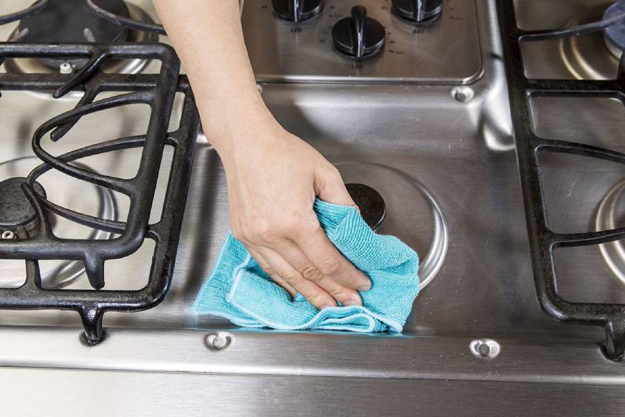 A Detailed Guide to Cleaning Stainless Steel Cooktops